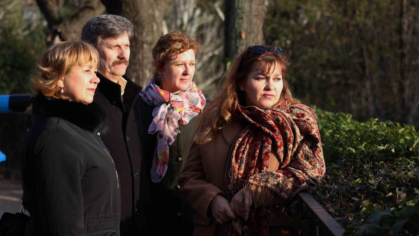 Galyna, Yuriy, Oksana y Valentina piden más medidas para el fin del conflicto.