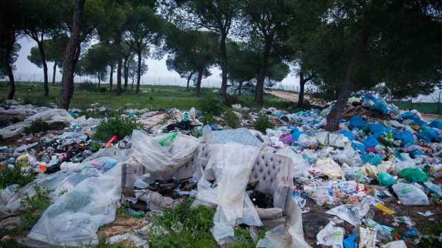 Escombros en el asentamiento de Las Madres, en Huelva.