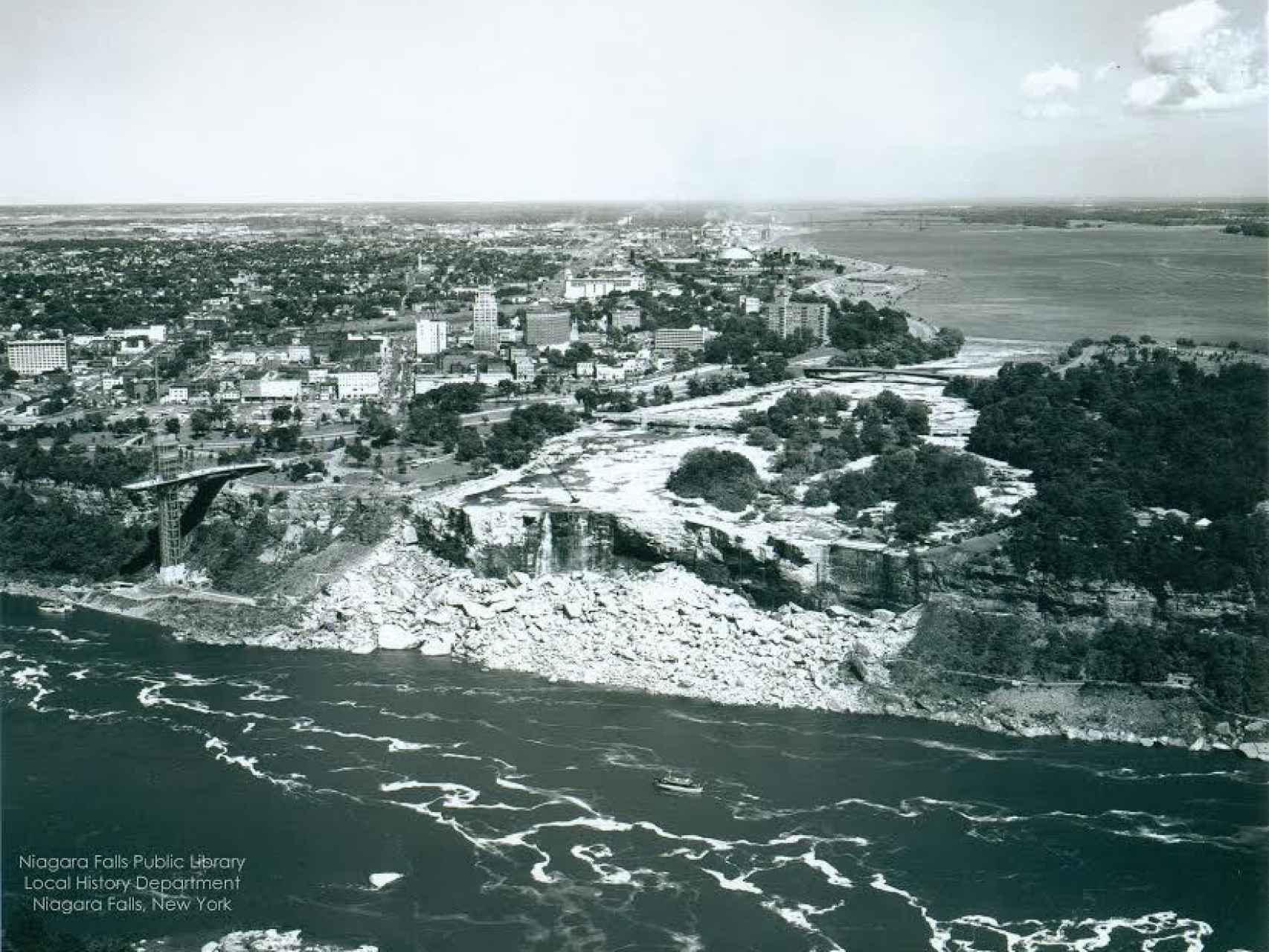 Imagen aérea de las cataratas secas en su parte estadounidense en 1969.