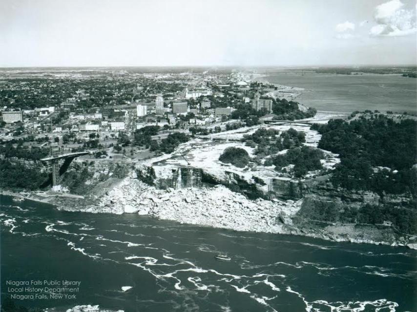 Imagen aérea de las cataratas secas en su parte estadounidense en 1969.