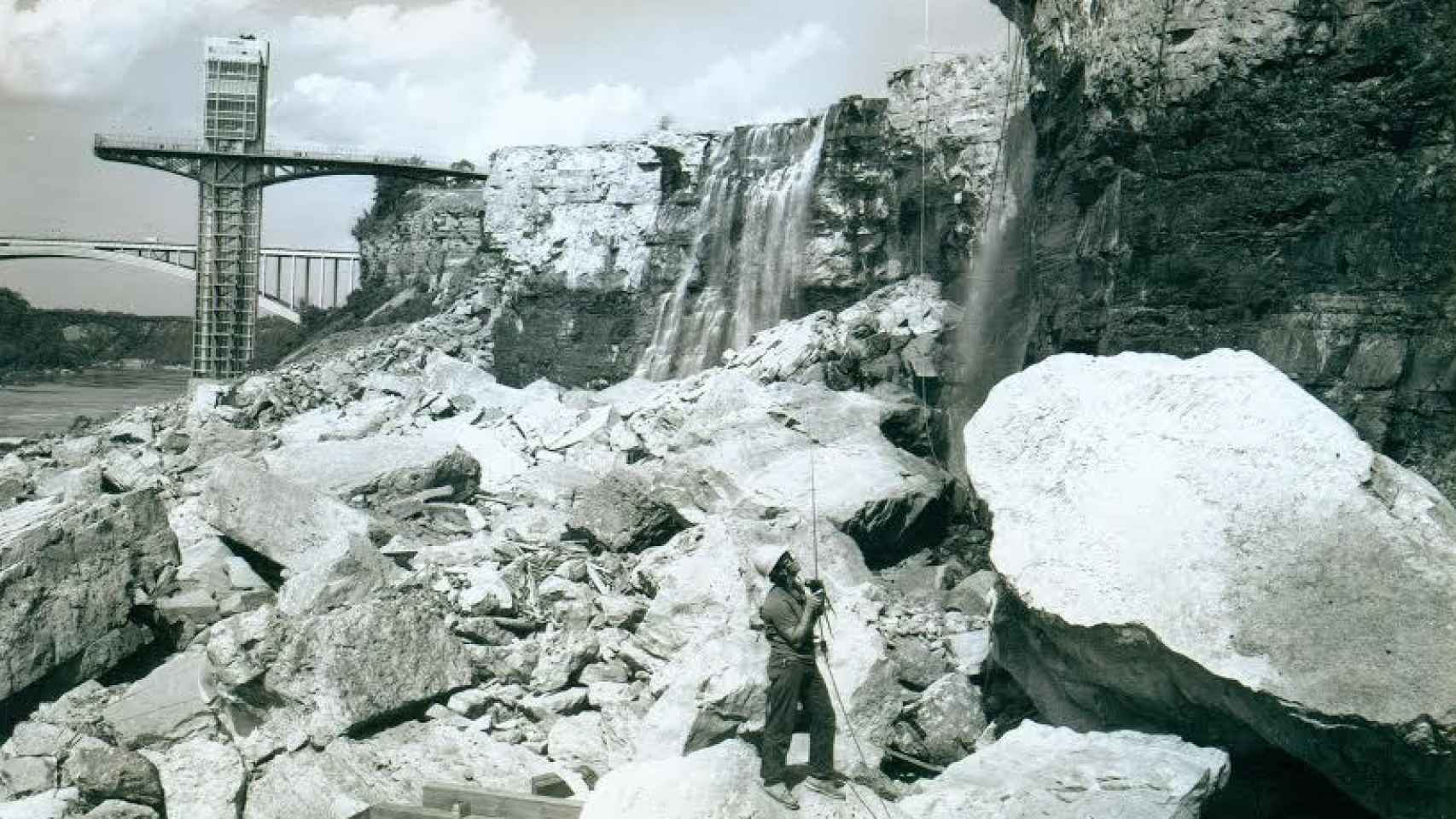 Imagen de las cataratas del Niágara secas en 1969.
