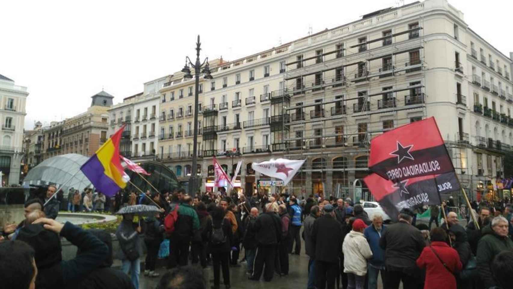 Miles de personas se manifestan en Madrid por la absolución de los titiriteros