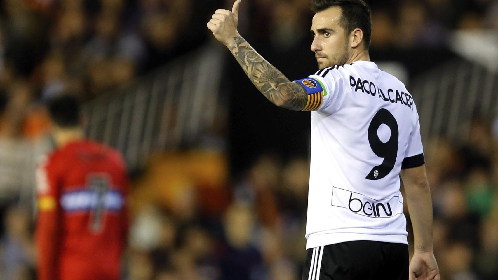 Paco Alcácer en un Valencia-Espanyol