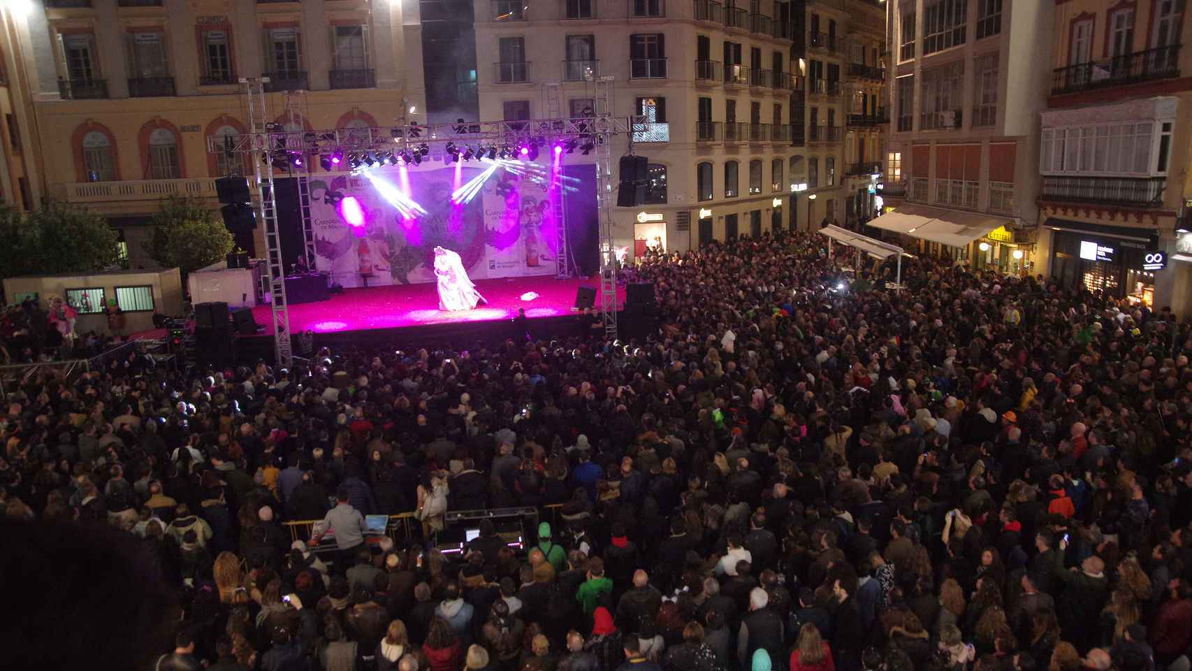 La Plaza de la Constitución en Málaga el día de Carnaval.