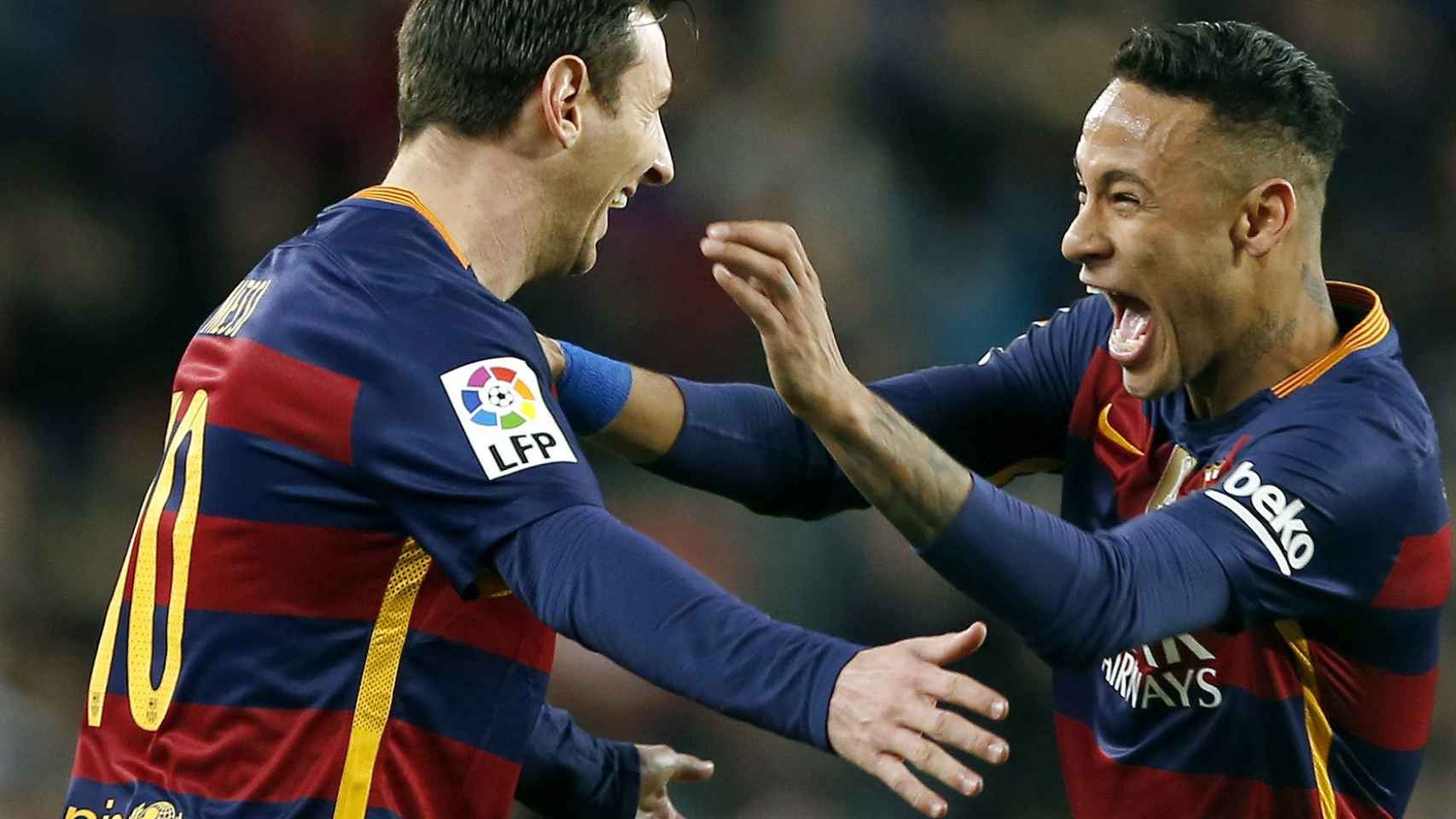 Messi y Neymar se abrazan tras un gol al Celta