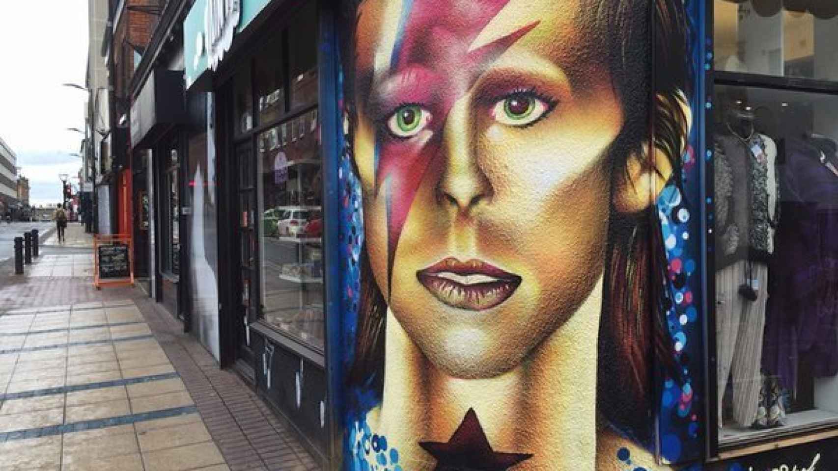El artista de Sheffield Trik firma este mural