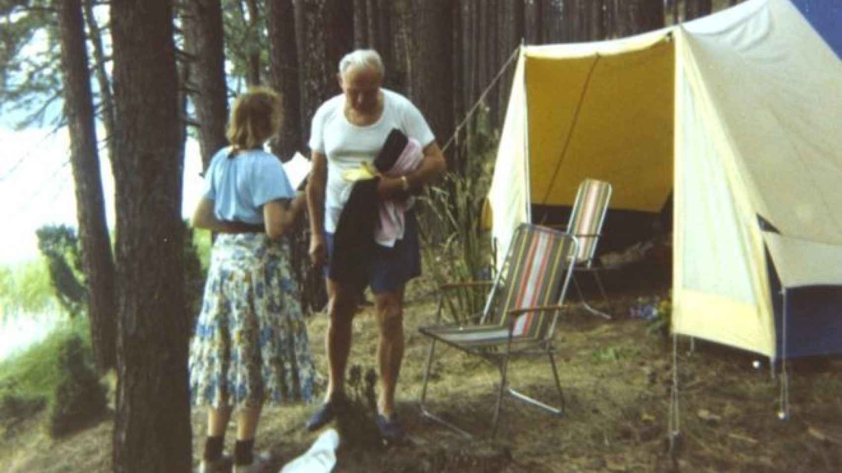 El cardenal Karol Wojtyla junto a Anna Teresa Tymieniecka, en un camping en 1978.