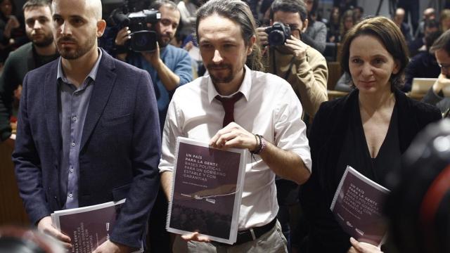 Iglesias y sus compañeros presentan sus propuestas.