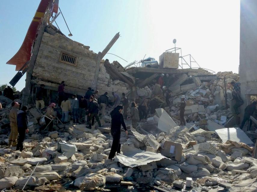 Hospital Ma'arat al Numan destruido por cuatro misiles en Idlib, Siria.