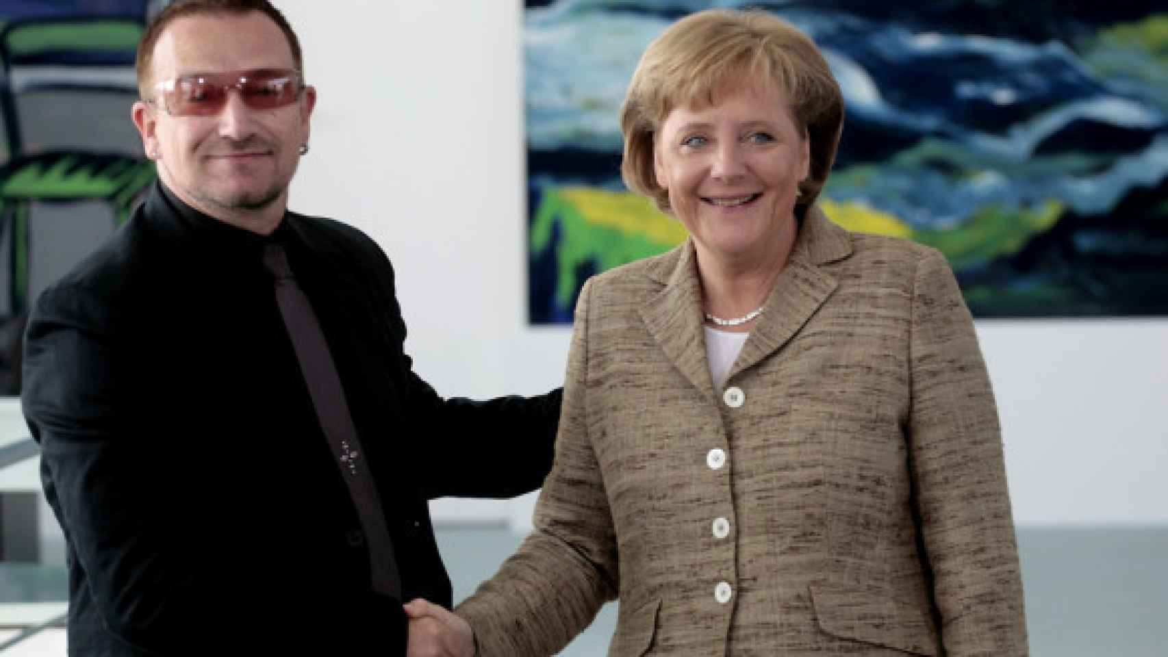 Bono y Merkel mantienen una buena amistad