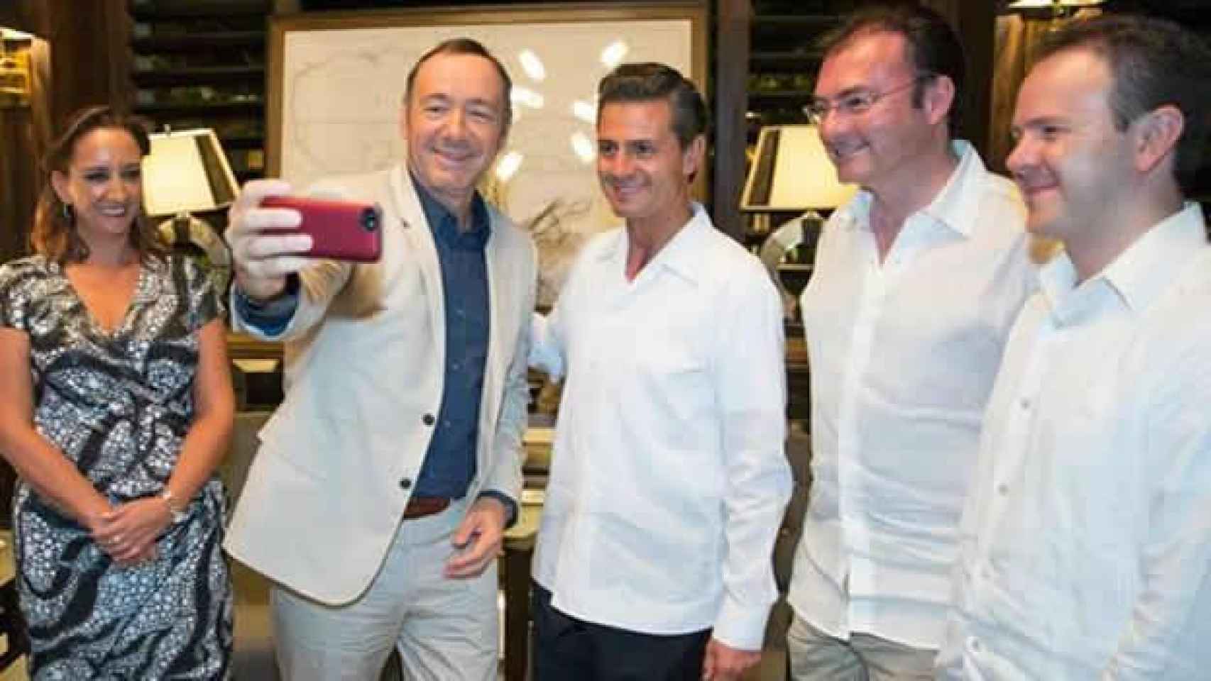 El polémico selfie de Kevin Spacey con Enrique Peña Nieto