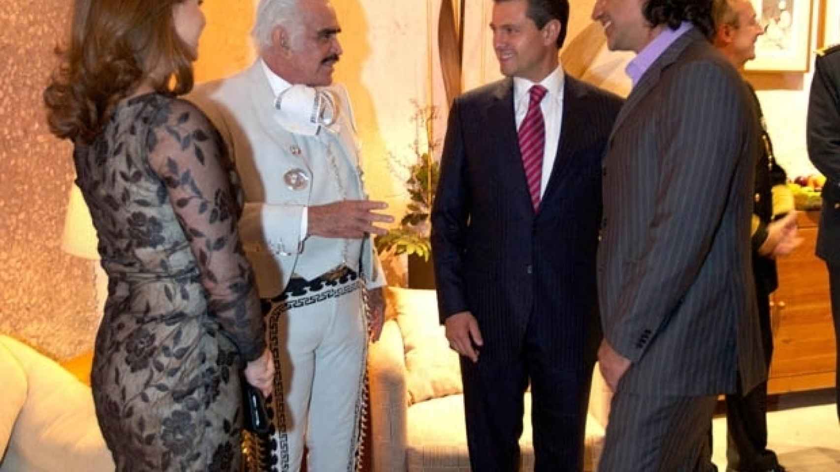 Peña Nieto, su esposa y Alejandro Fernández