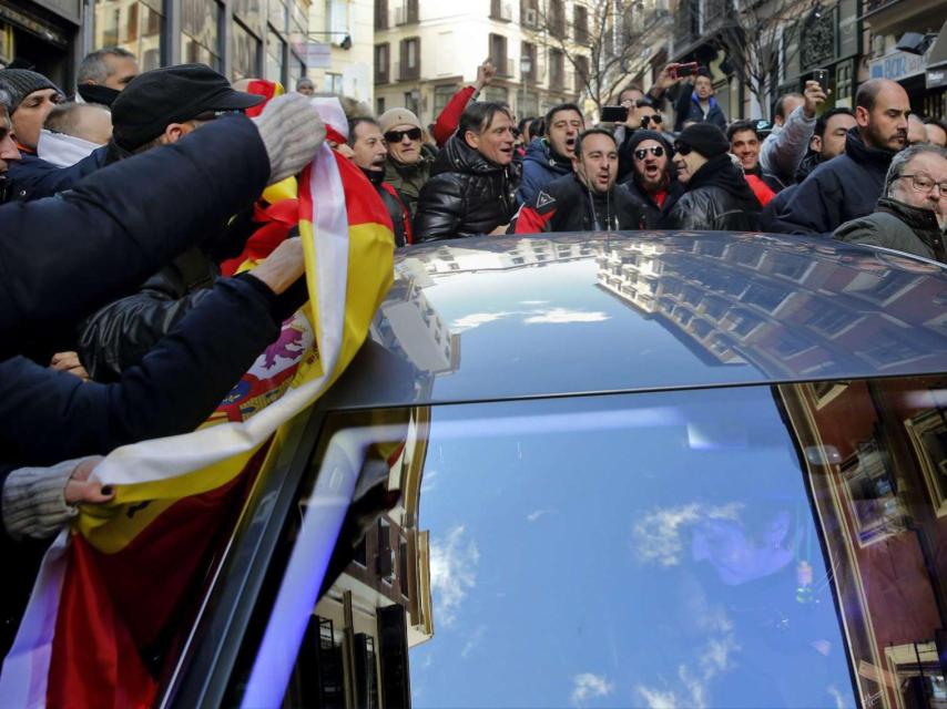 El concejal de Seguridad de Madrid a la salida de las dependencias municipales