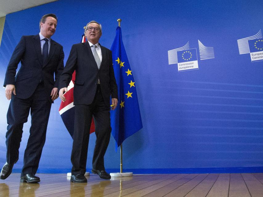 El presidente de la Comisión, Jean-Claude Juncker, recibe a Cameron en Bruselas