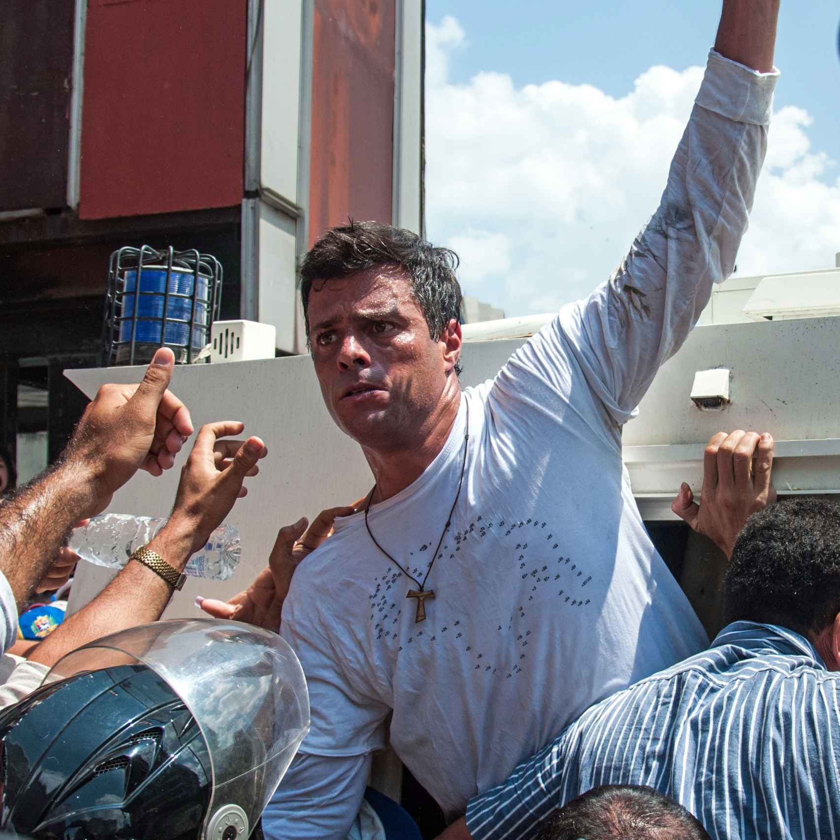 Leopoldo López se despide el día que se lo llevaron preso.