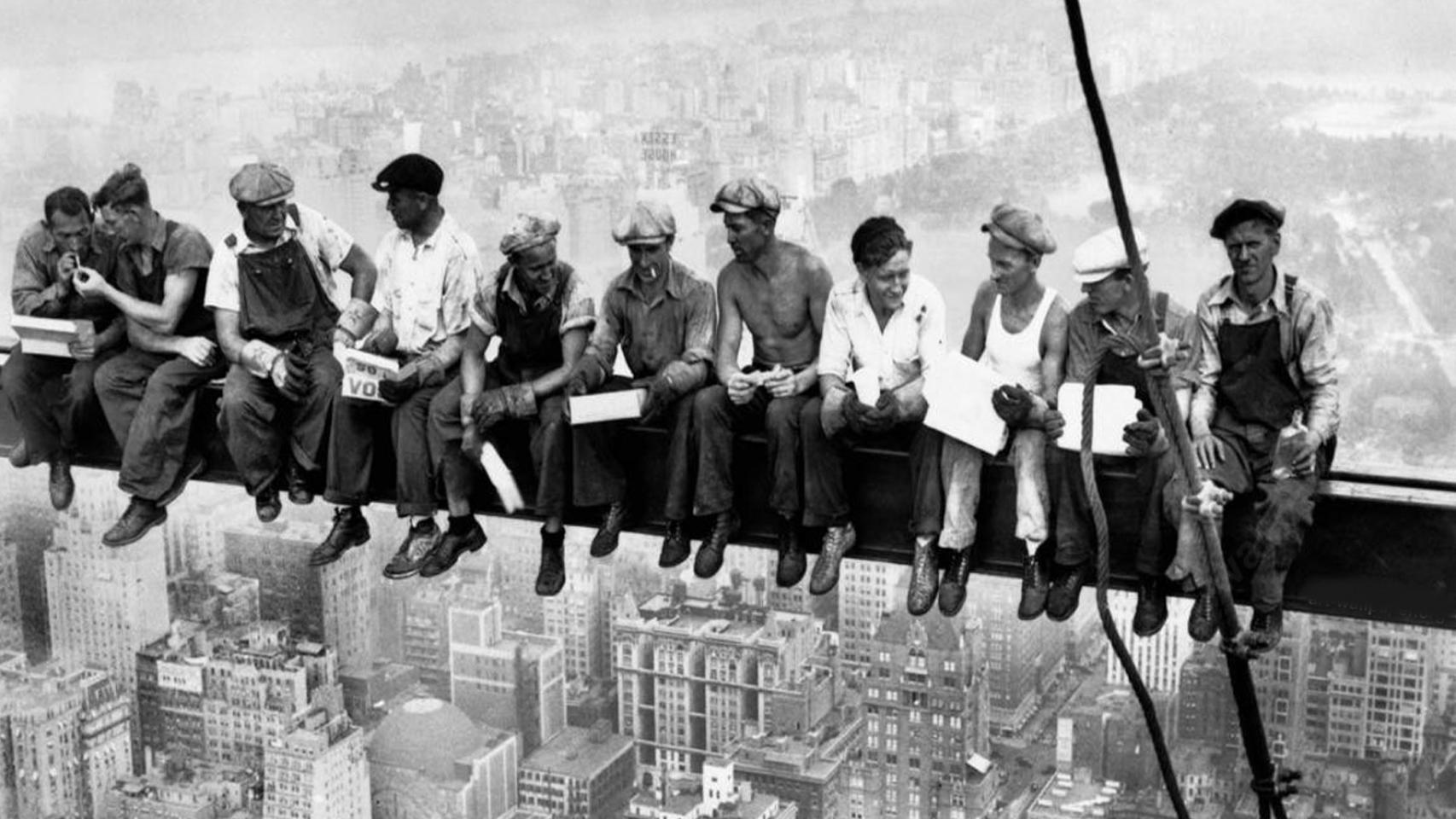 Mítica imagen de los trabajadores construyendo un rascacielos en Nueva York
