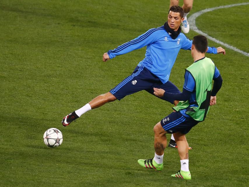 Cristiano Ronaldo durante el entrenamiento previo en el Olímpico.