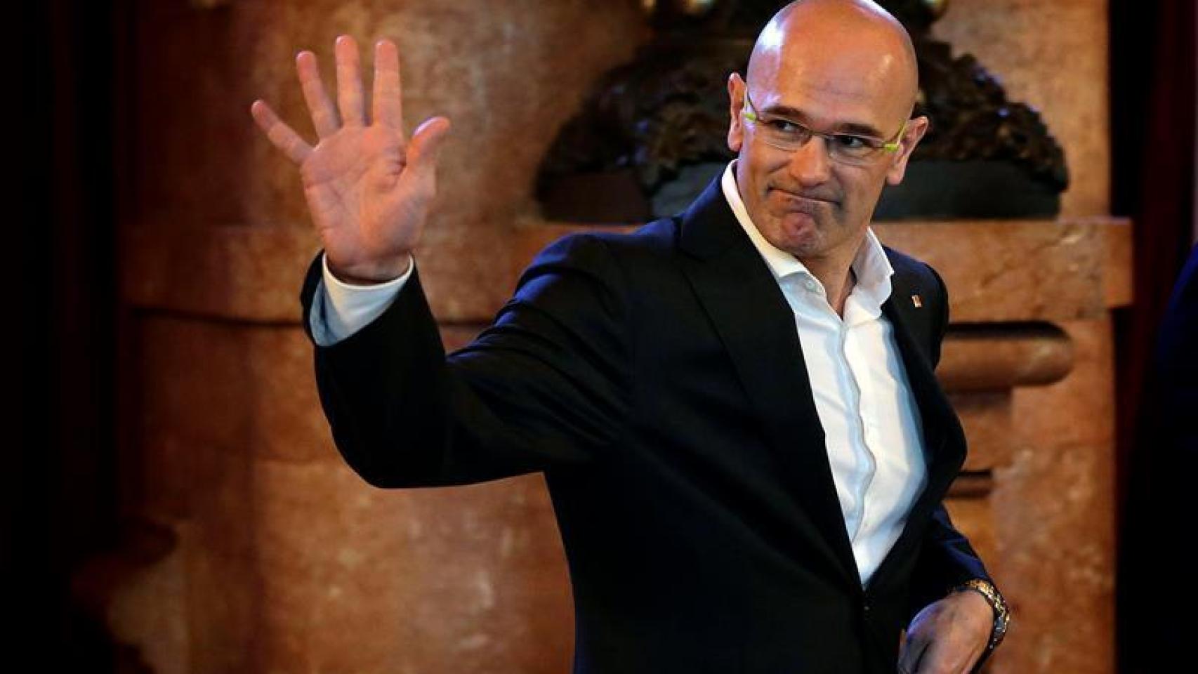 Raül Romeva, en los pasillos del Parlament de Cataluña.