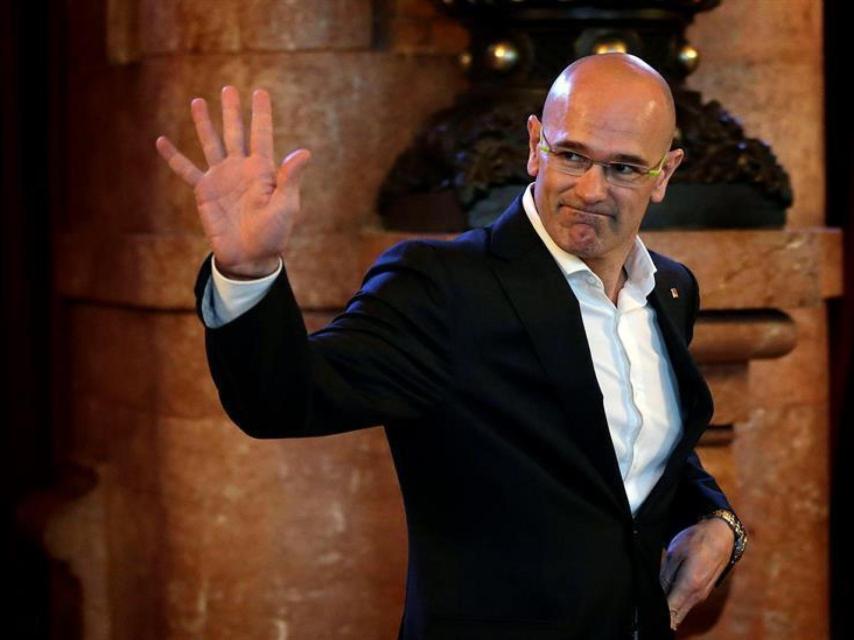 Raül Romeva, en los pasillos del Parlament de Cataluña.