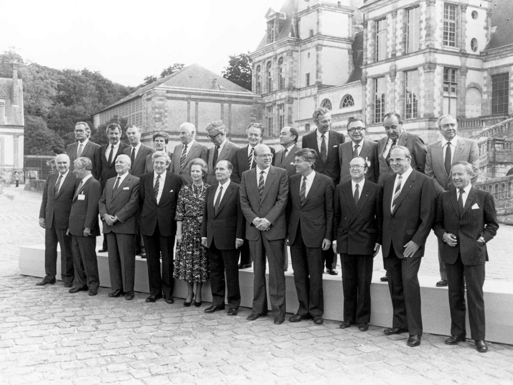 Thatcher, en la foto de familia de la cumbre de Fontainebleau de 1984