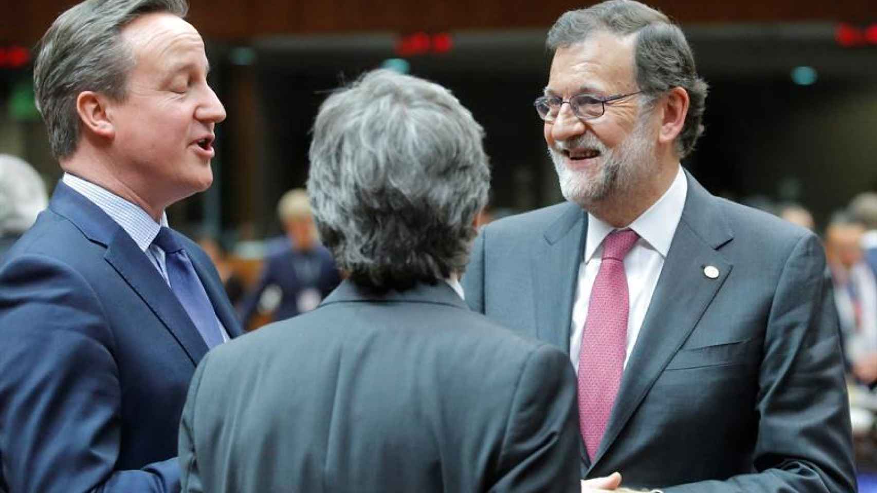 Rajoy le dice a Cameron que prevé nuevas elecciones el 26 de junio