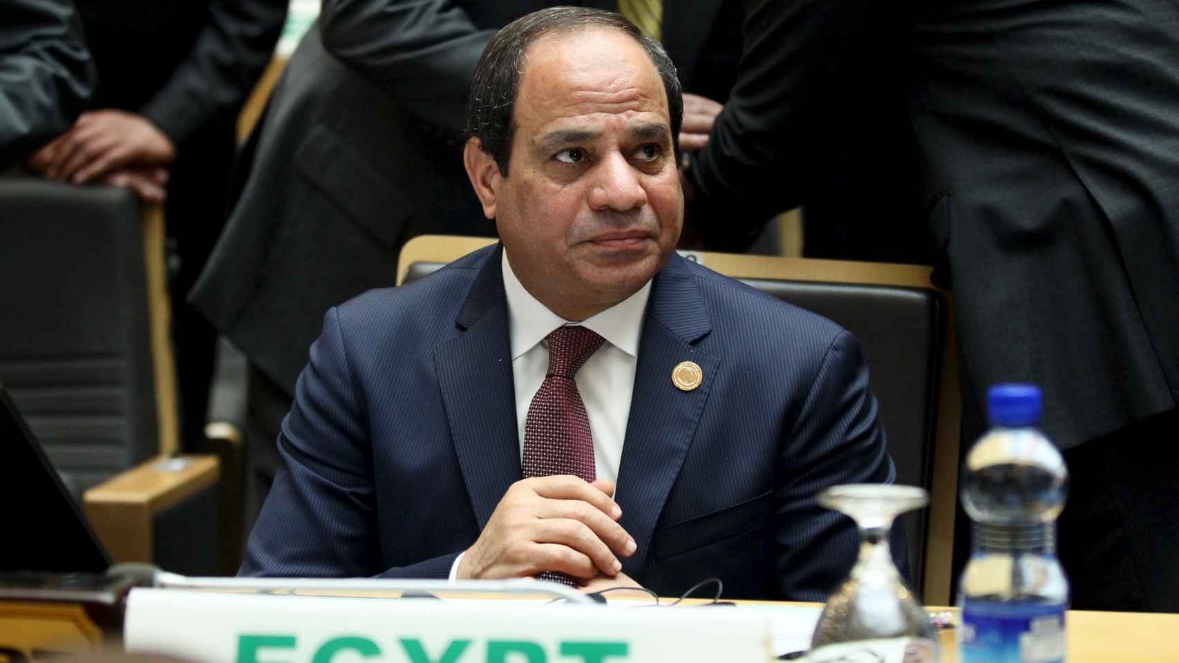 El presidente egipcio Al Sisi gobierna en un país controlado por los militares.
