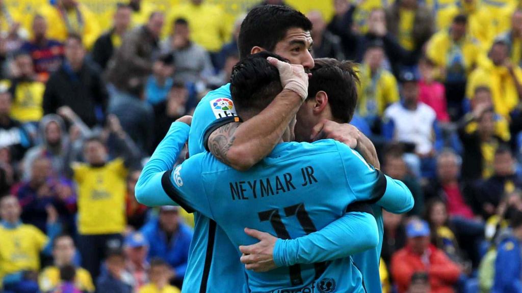 Neymar, Messi y Suárez celebran un gol