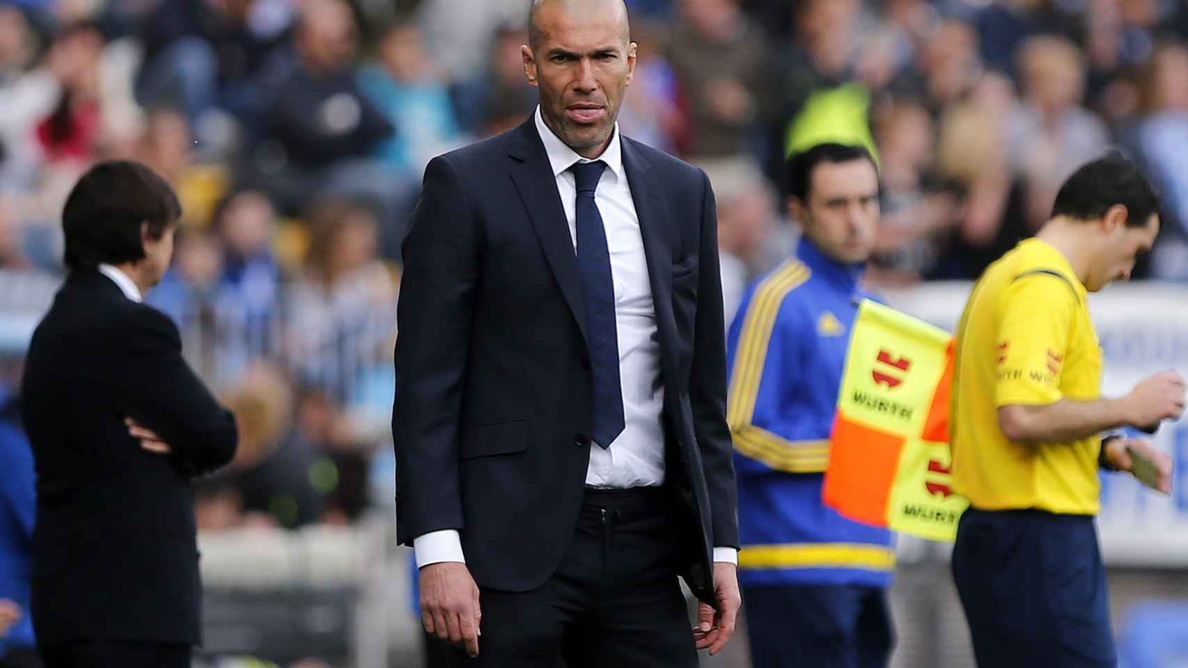 Zidane, durante el partido en La Rosaleda.
