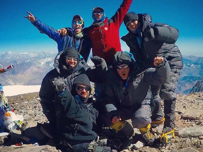 Maynard y su comitiva, en la cumbre del Aconcagua