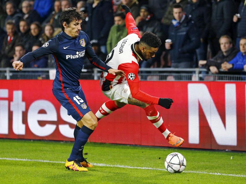 Savic pelea en el Philips Stadium.