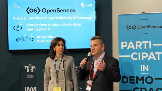 Pere Vallés (Scytl) y Ana Segurado (Open Future Telefónica) durante la presentación en el MWC.