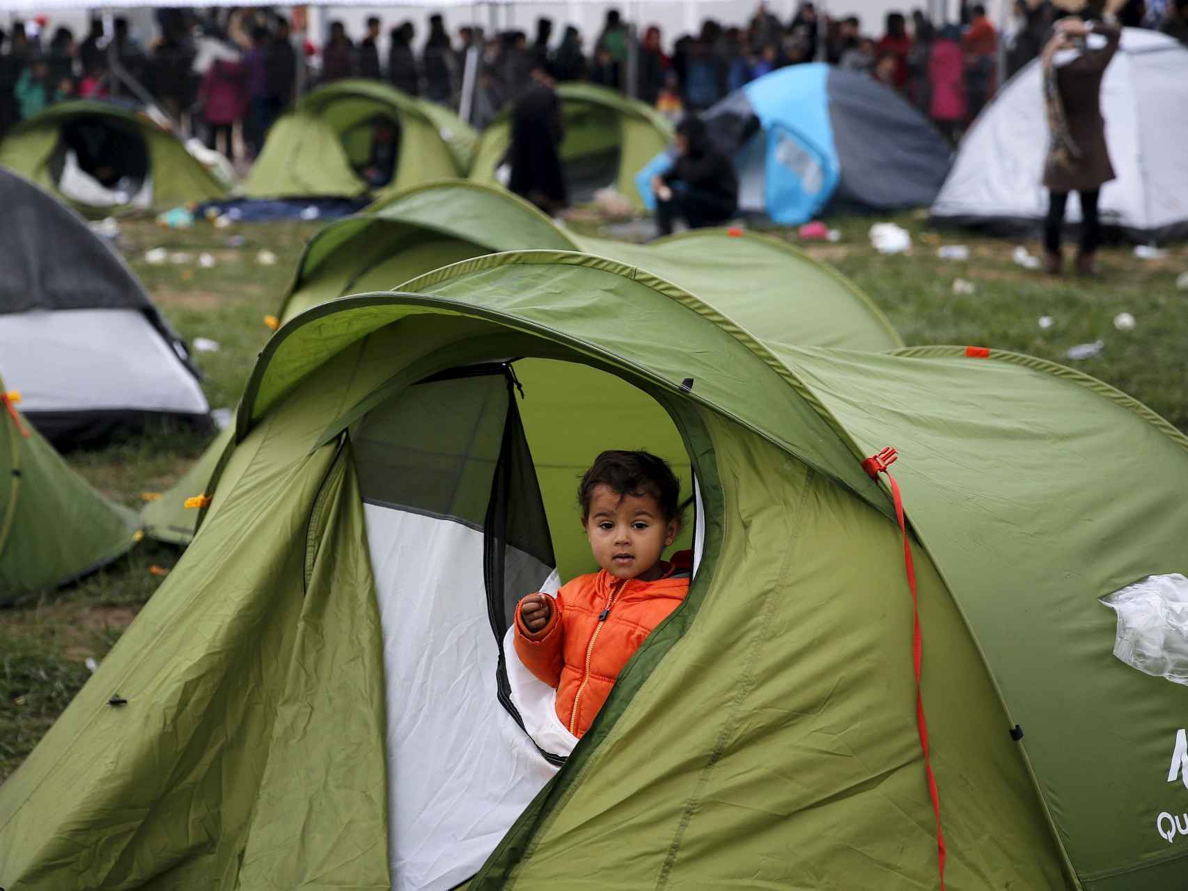Un niño sirio en un campo de refugiados entre Grecia y Macedonia.