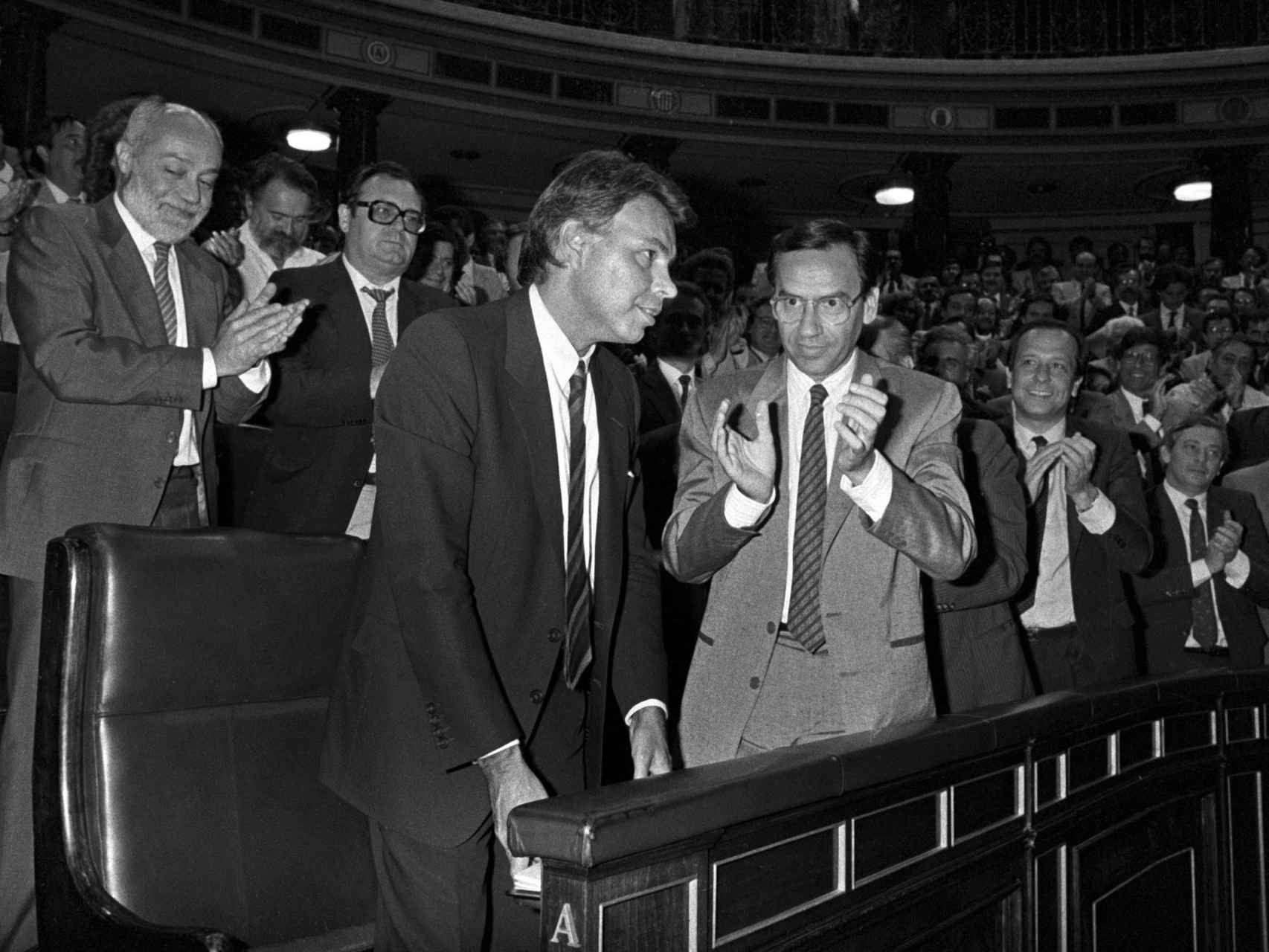 Felipe González durante el debate de investidura de 1986.