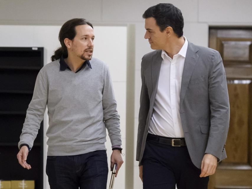 El líder de Podemos, Pablo Iglesias, y el secretario general del PSOE, Pedro Sánchez.