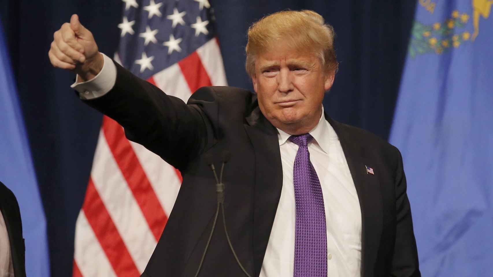 El tono de la cara de Trump tras ganar en Nevada nada tiene que ver con el de su mano.