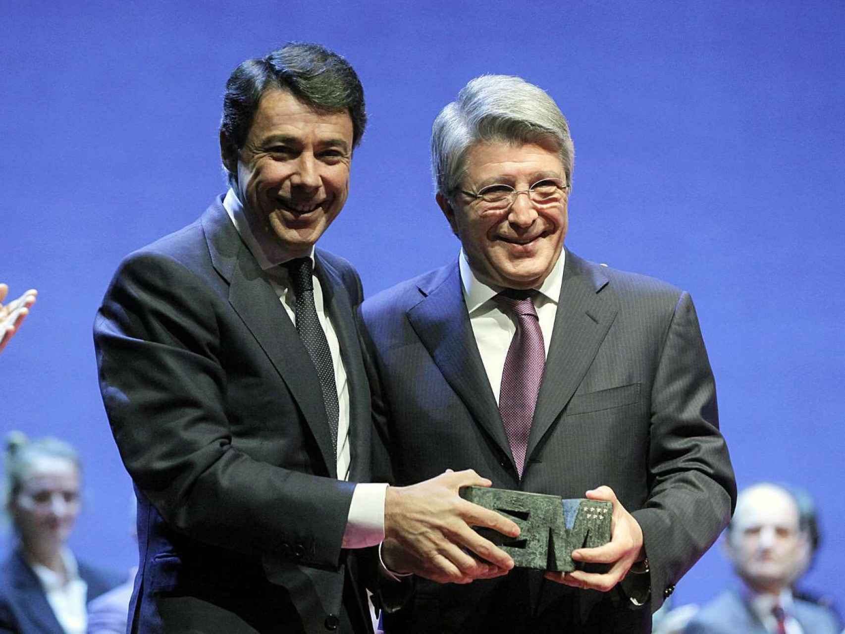Ignacio González, junto a Enrique Cerezo en los premios de la Comunidad de Madrid en 2012.