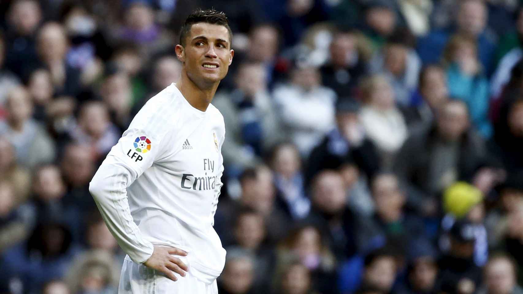 Cristiano Ronaldo se lamenta durante un partido.