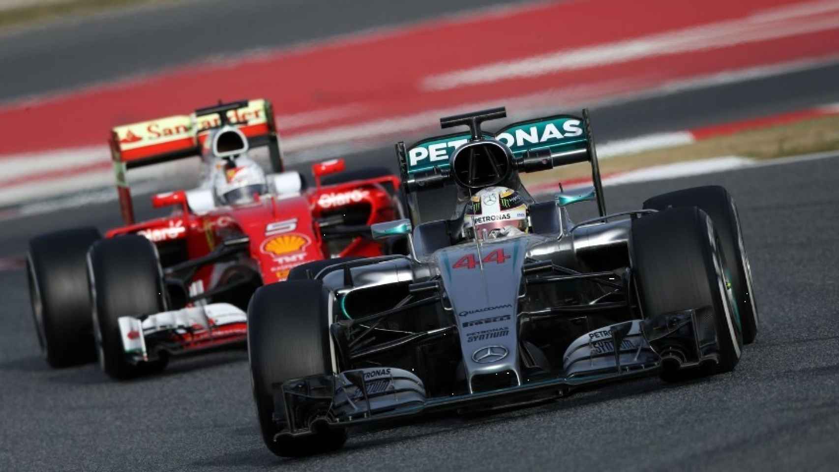 Los monoplazas de Mercedes y Ferrari