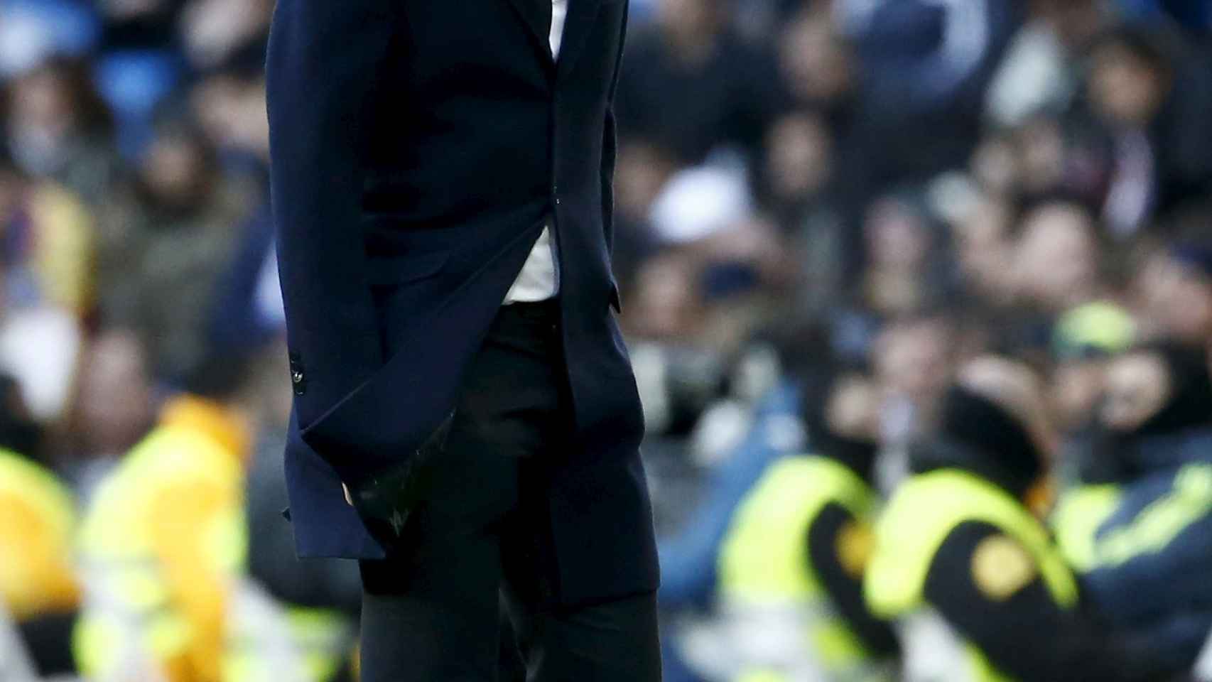 Zidane, durante el derbi en el Bernabéu.