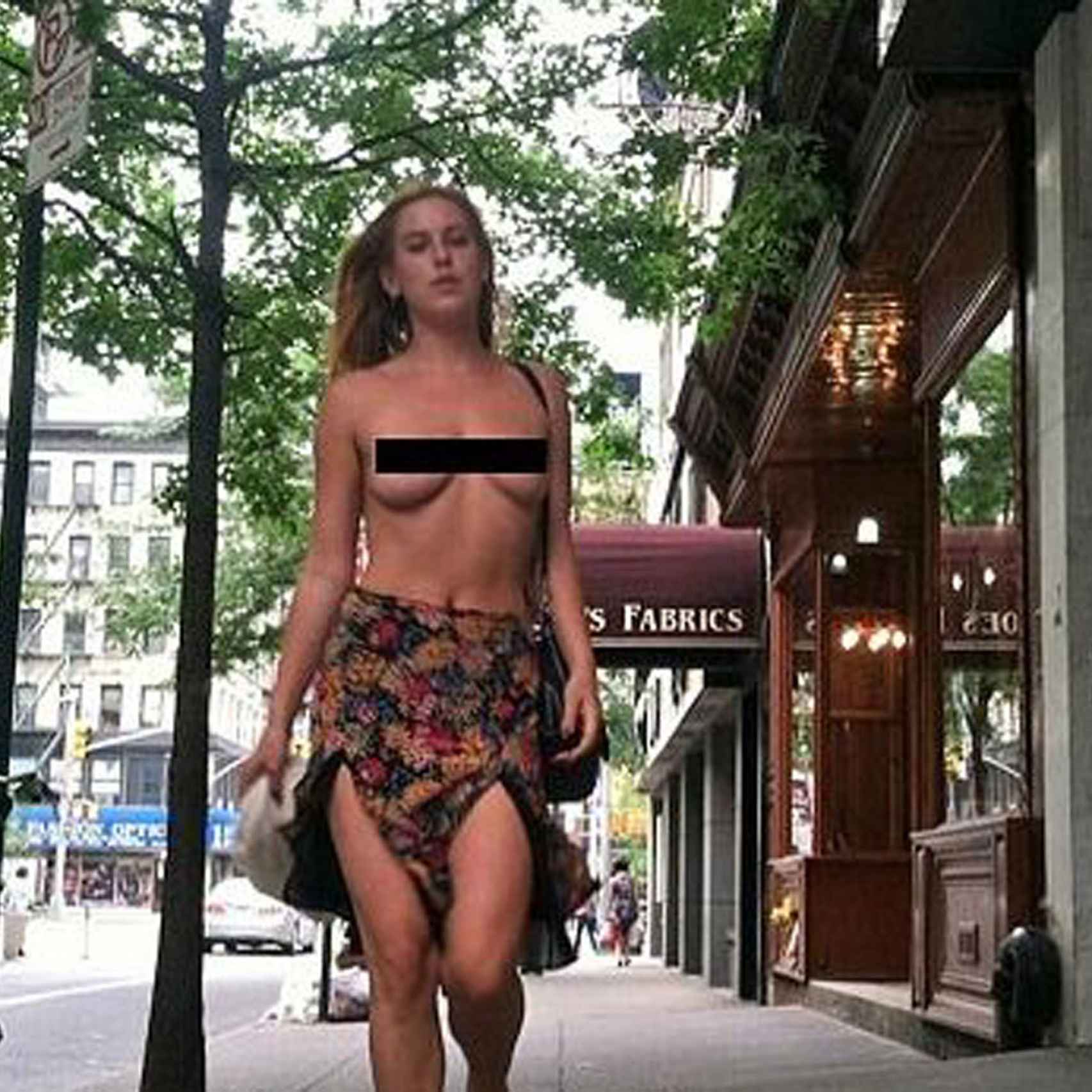 Scout Willis desnuda por las calles de Nueva York