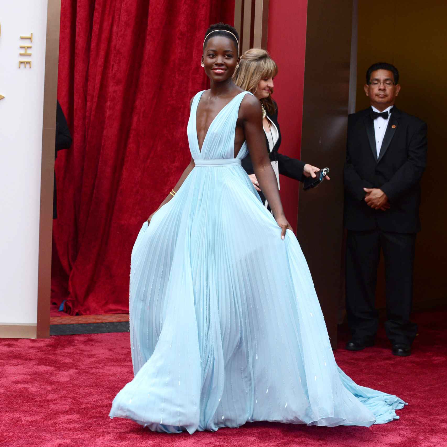 Lupita Nyongo con vestido de Prada en los Oscar de 2014