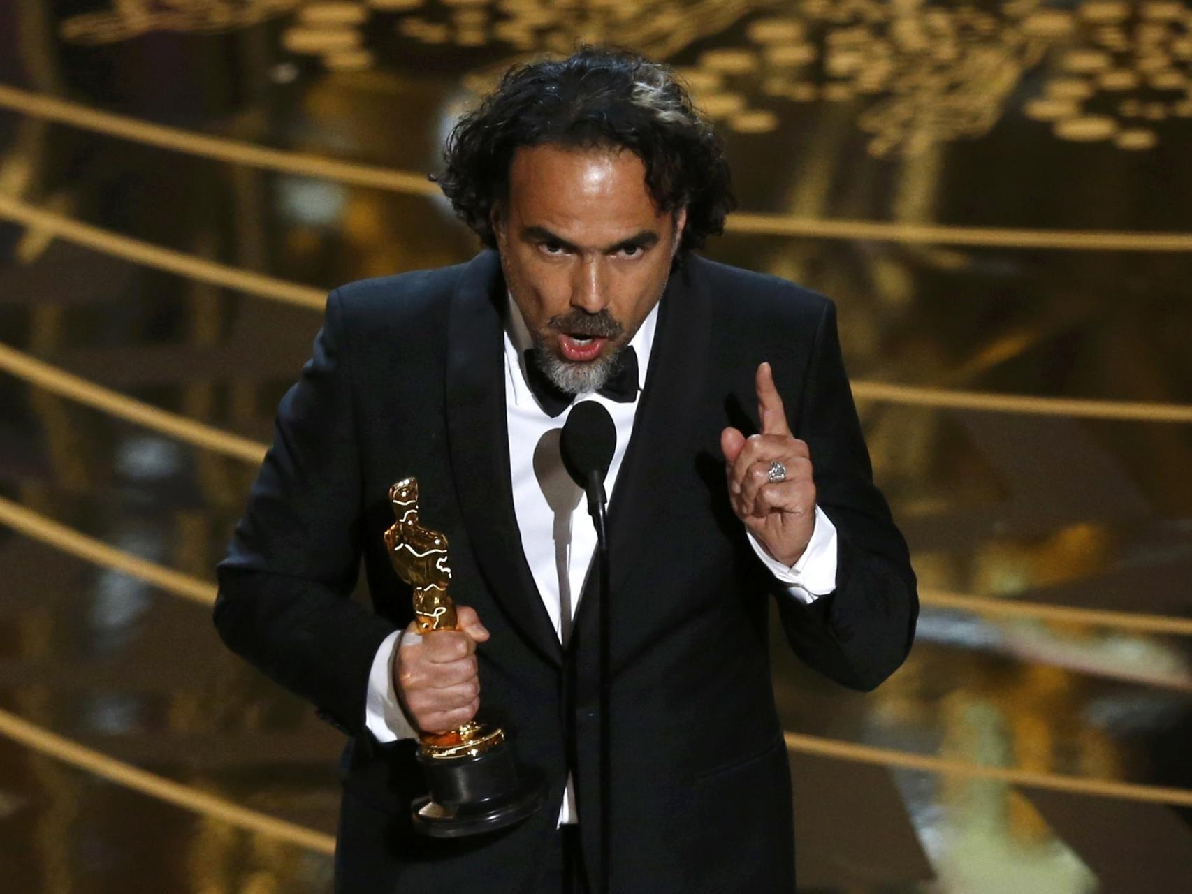 Iñárritu, tras recoger su premio.