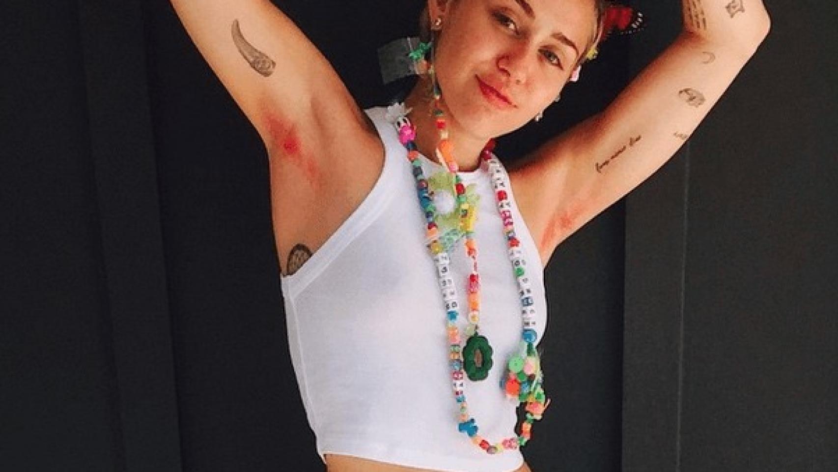 Miley Cyrus muestra orgullosa sus axilas