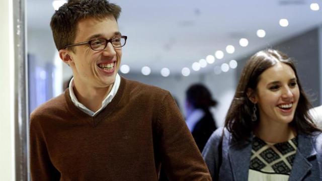 El portavoz de Podemos Iñigo Errejón y la portavoz adjunta Irene Montero.