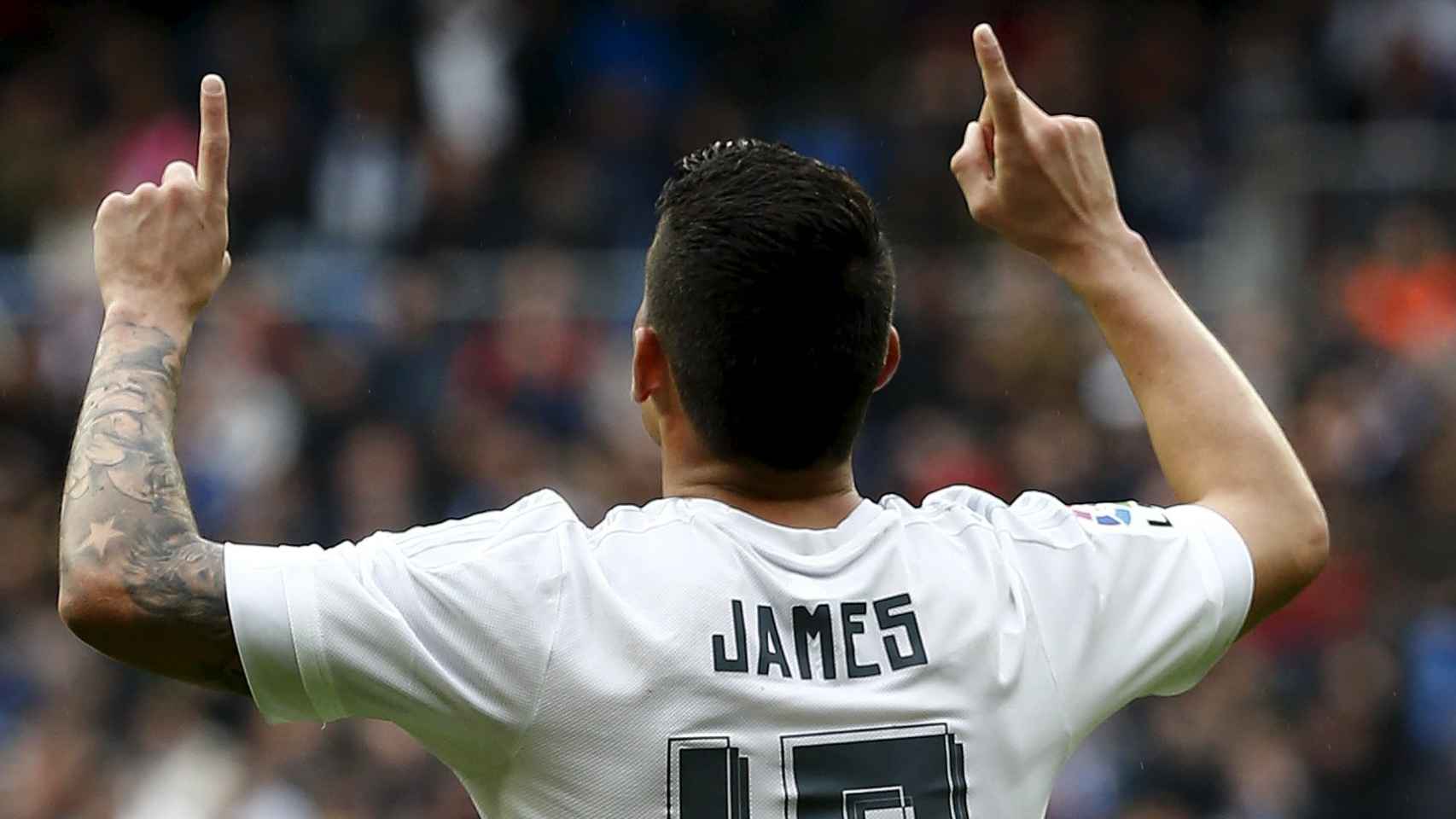 James Rodríguez celebra un gol en el Bernabéu.