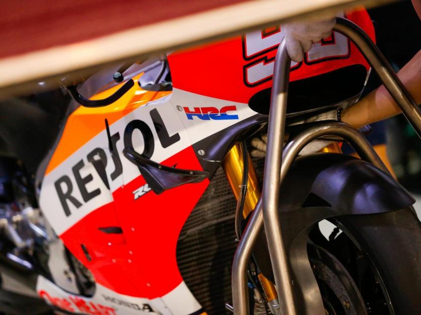 Detalle de las alas de la Honda RC213V de Marc Márquez.