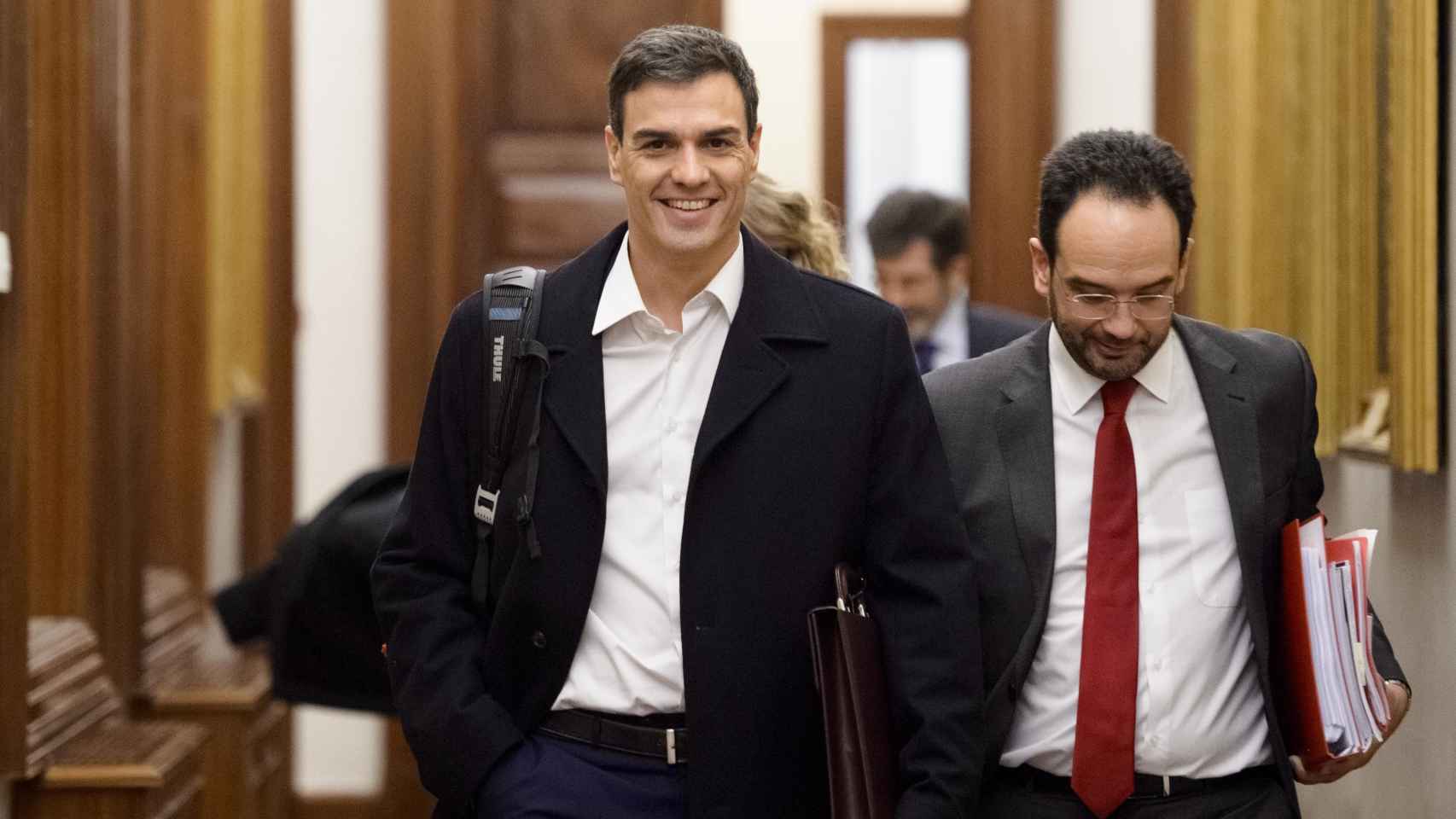 Pedro Sánchez sale de su despacho en el Congreso tras la votación de este miércoles