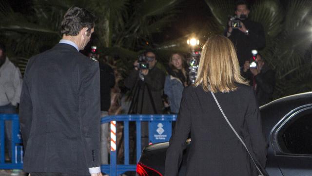 Iñaki Urdangarin y la infanta Cristina abandonan los juzgados.