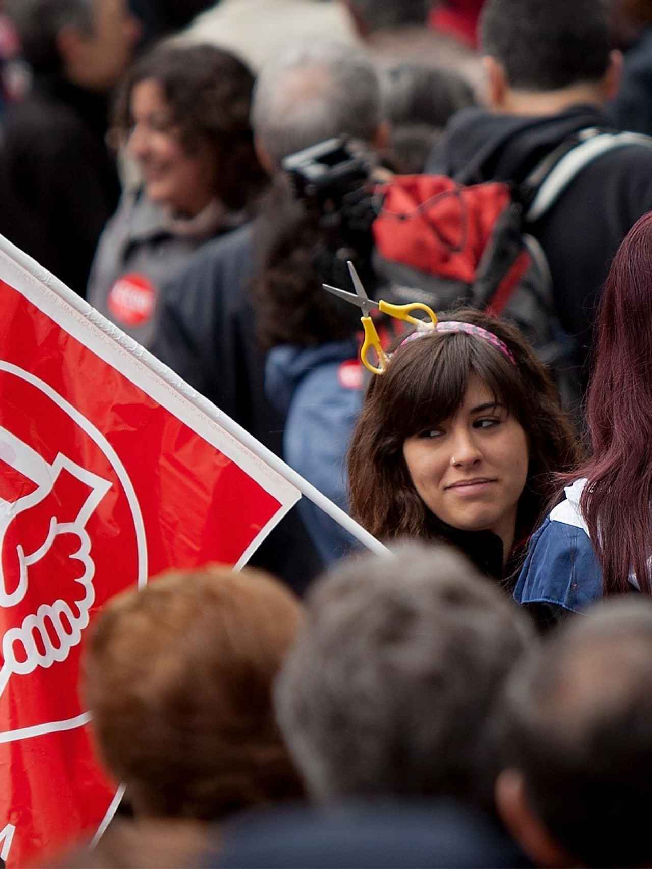 Sindicalista protestando contra los recortes en España