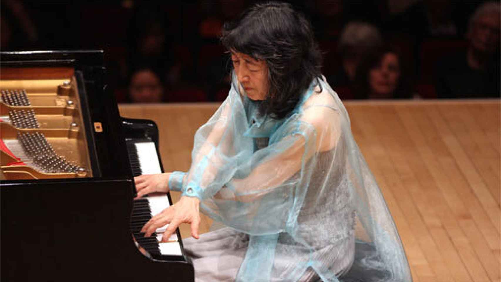 Image: Uchida, vigor al piano para la ONE